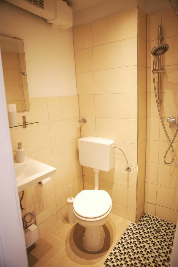 Studio Rome In Der Altstadt Lägenhet Freiburg im Breisgau Exteriör bild